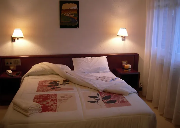 فندق Catalana 2*